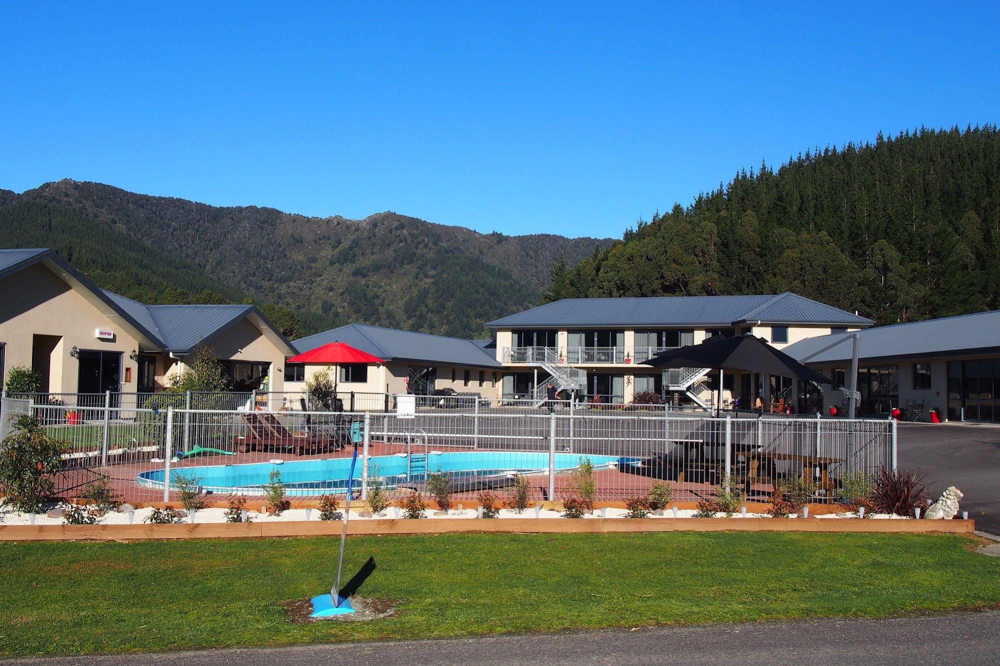 Linkwater Motel And Backpackers エクステリア 写真